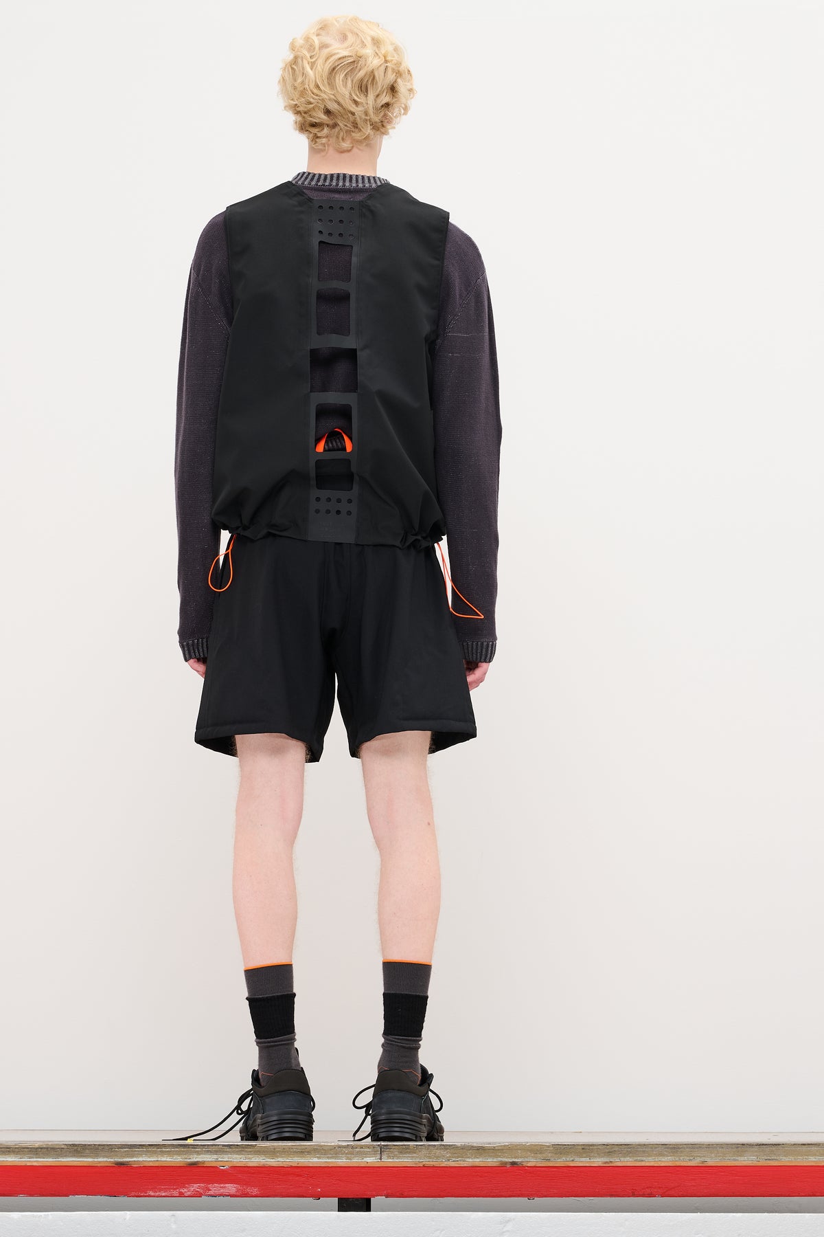 CUT VEST - BLACK