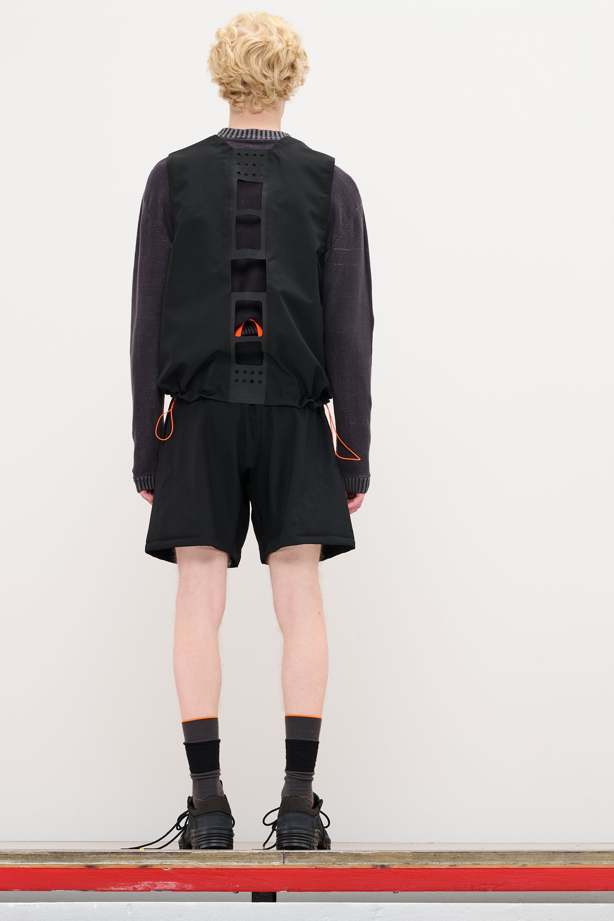 CUT VEST - BLACK