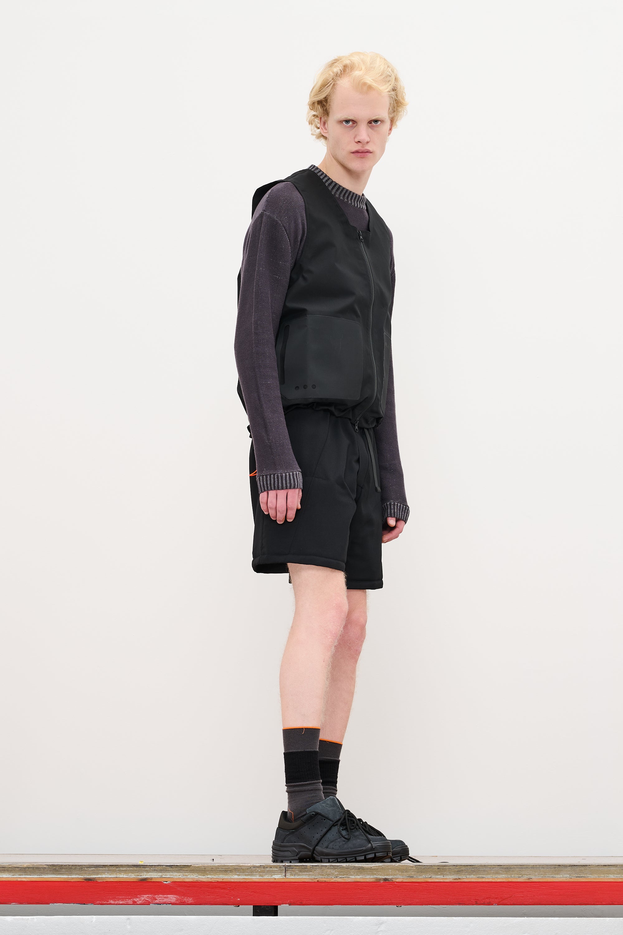CUT VEST - BLACK