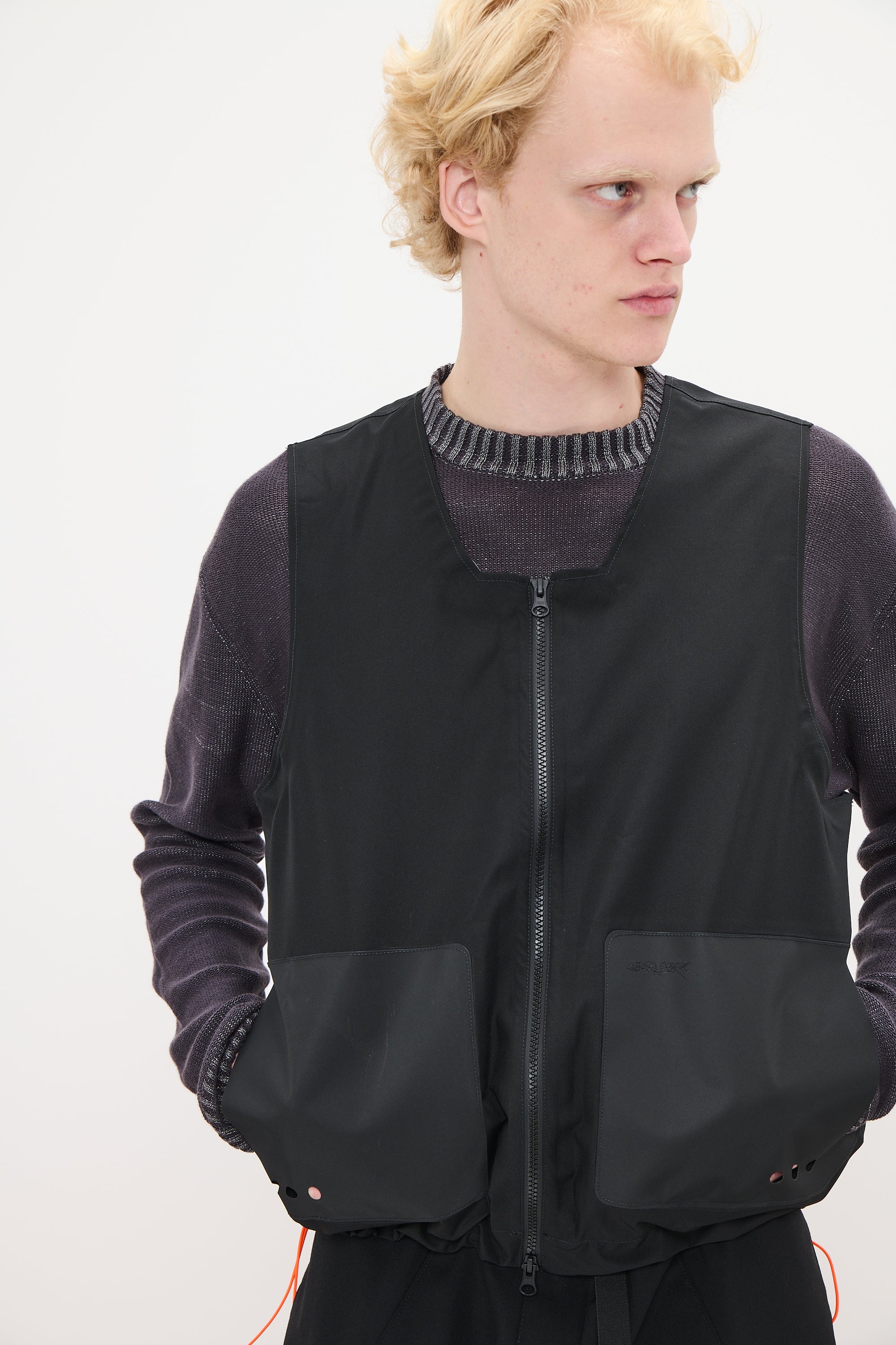 CUT VEST - BLACK