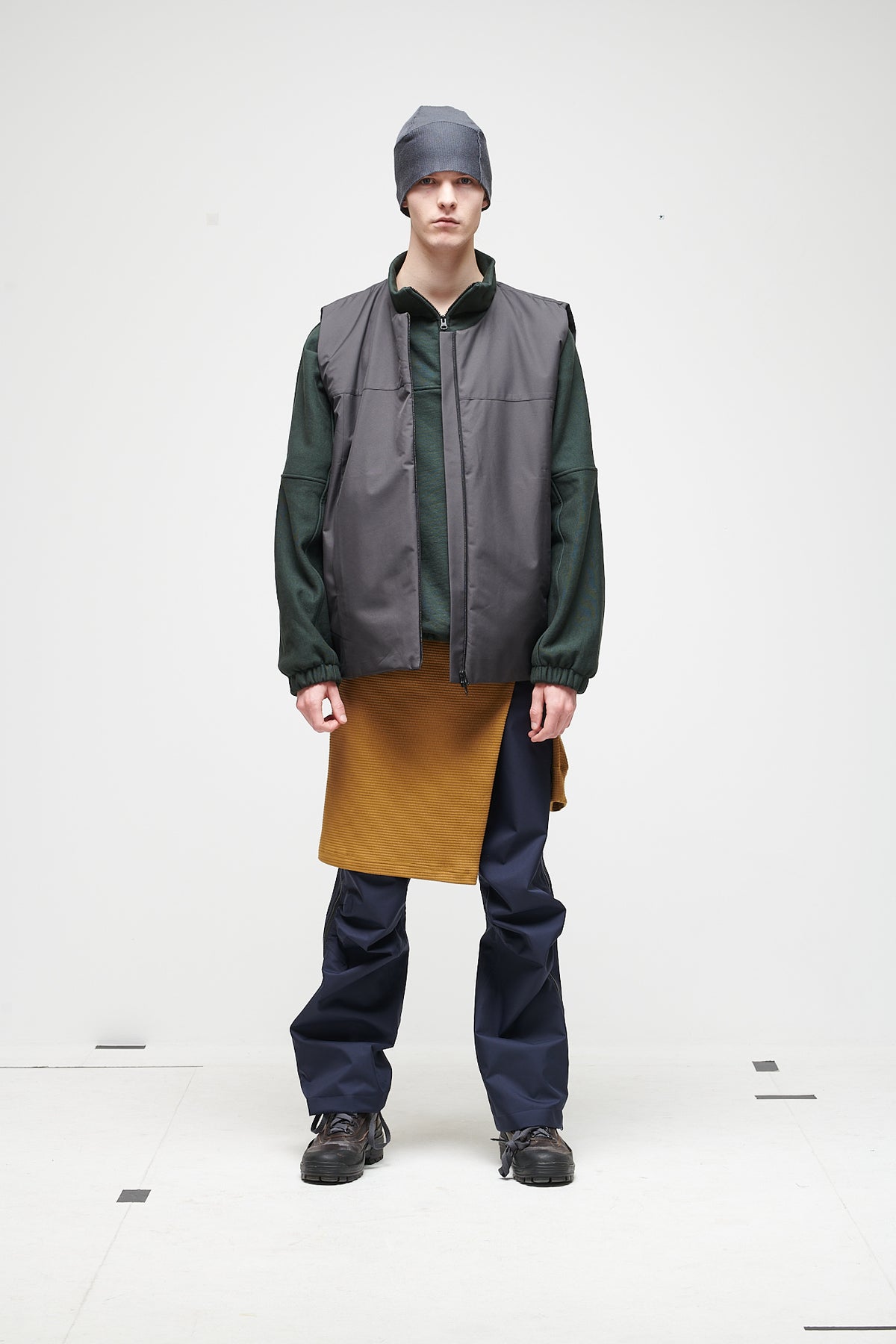 INSULATED PADDED VEST - COAL GREY