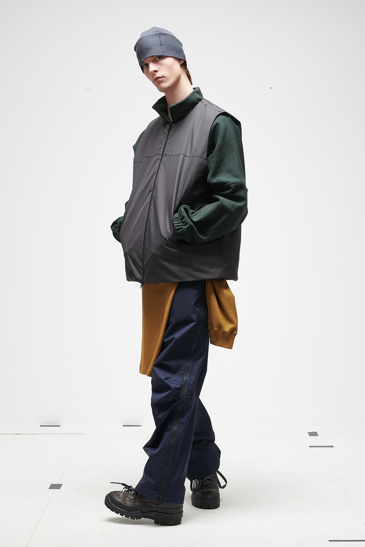 INSULATED PADDED VEST - COAL GREY