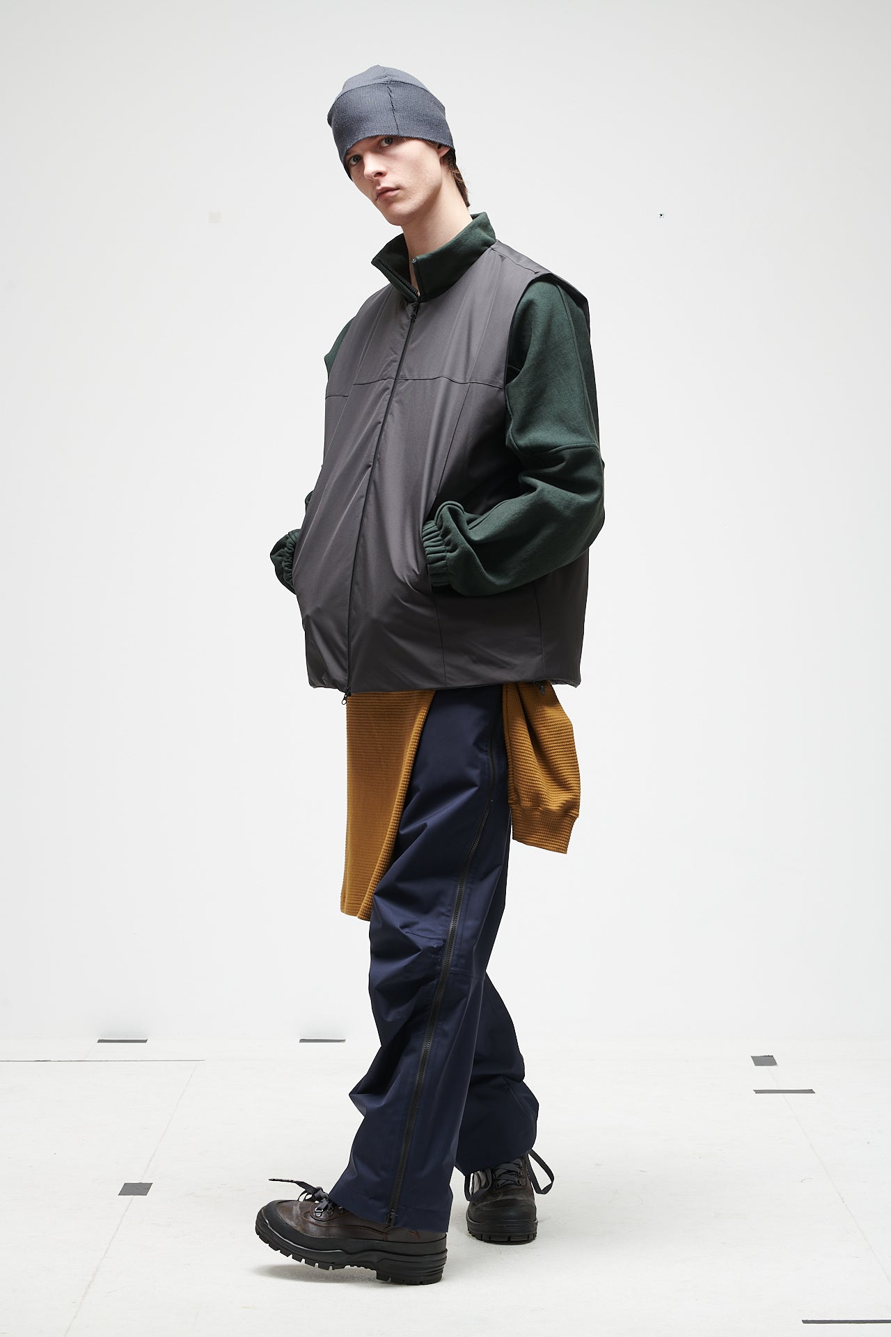 INSULATED PADDED VEST - COAL GREY