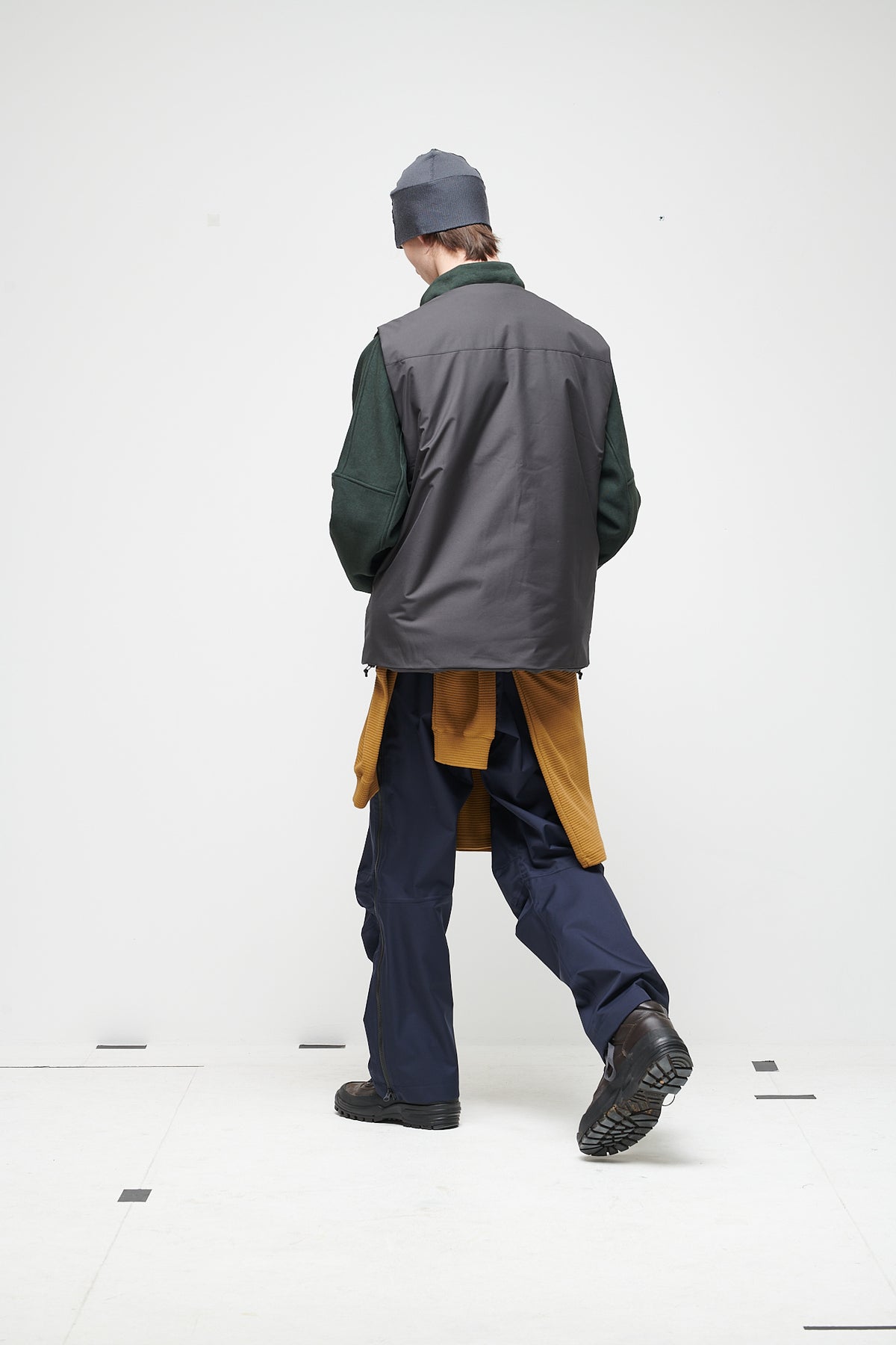 INSULATED PADDED VEST - COAL GREY