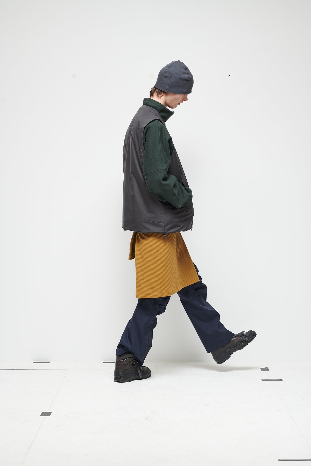 INSULATED PADDED VEST - COAL GREY