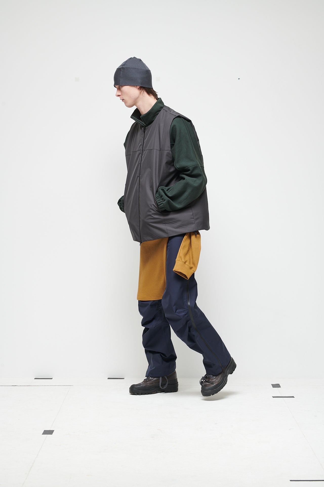 INSULATED PADDED VEST - COAL GREY
