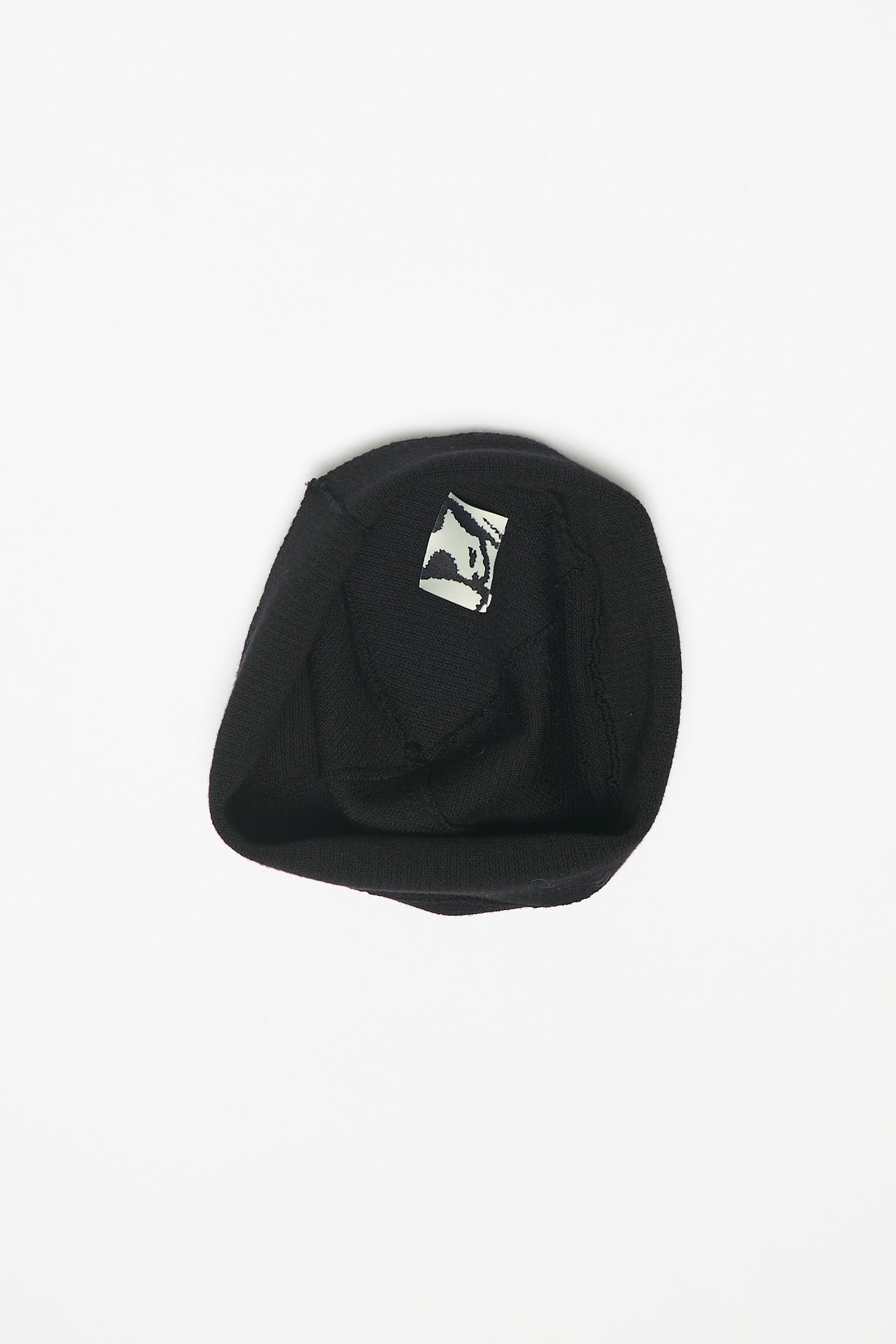 KNITTED BEANIE - BLACK