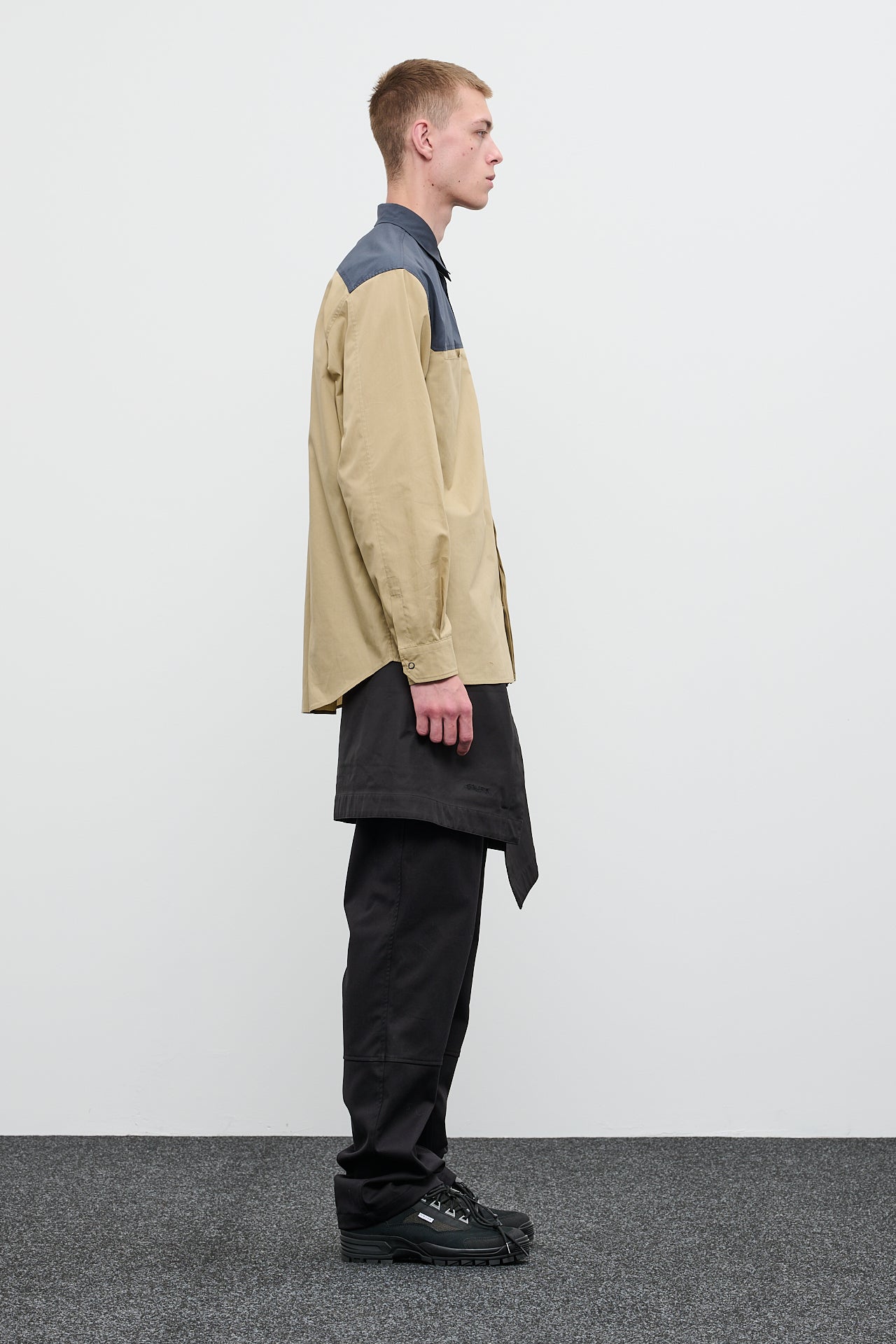 COLOR BLOCK SHOULDER - DARK SAND