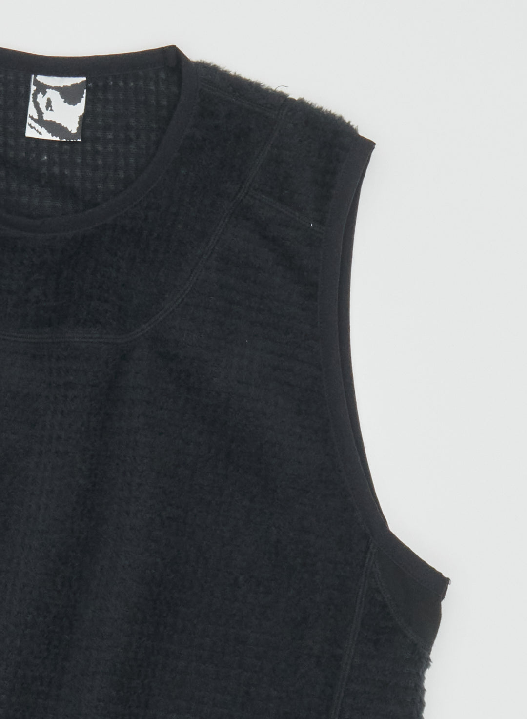 ALPHA® SLEEVE LESS - BLACK