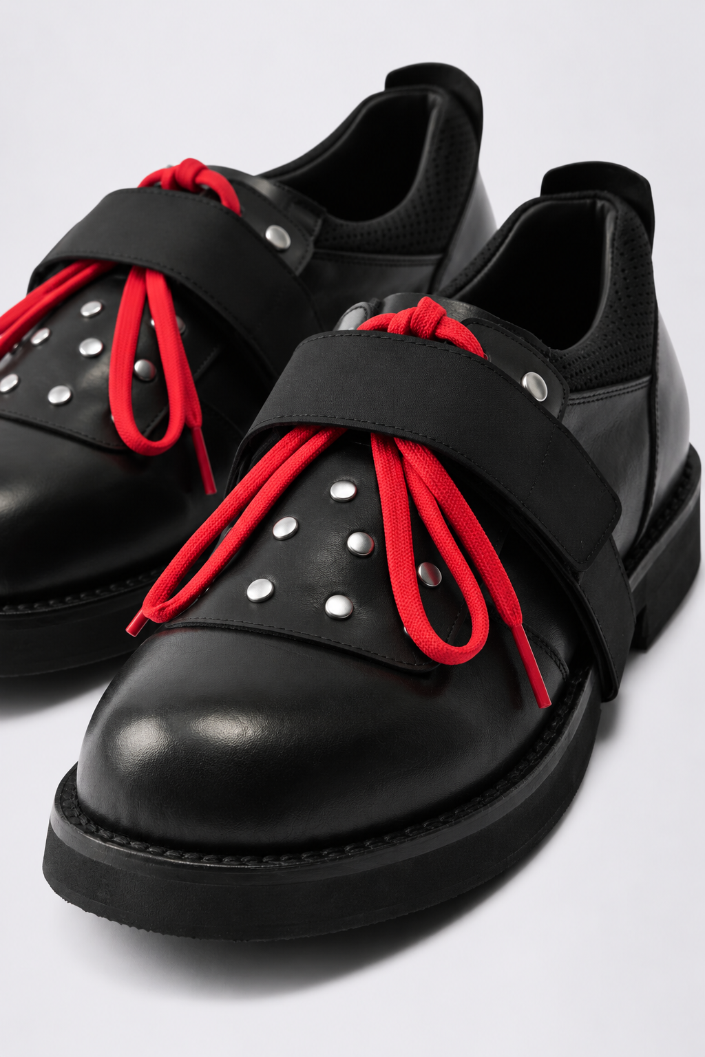 GR10K STUDDED ASPHALT DERBY II IN BLACK
