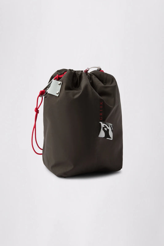 GR10K DEADSTOCK STUFF SACK VI IN BLACK/RED