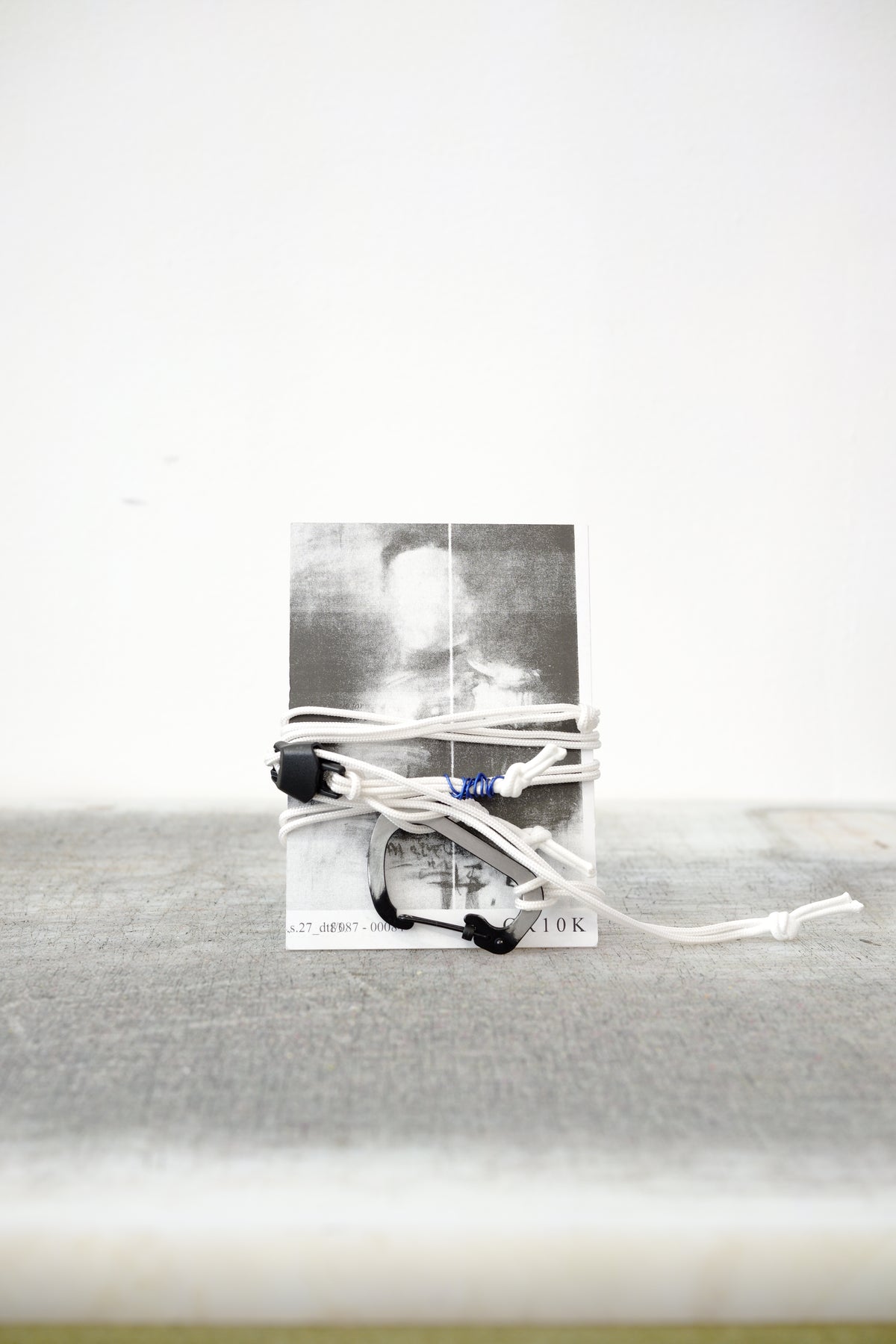 GR10K RESTRAYANT BELT IN WHITE /GREY