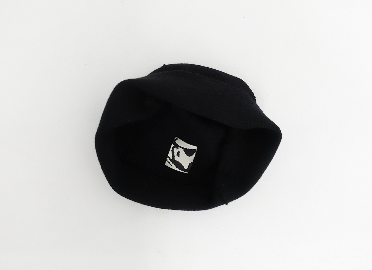 KNITTED BEANIE - BLACK