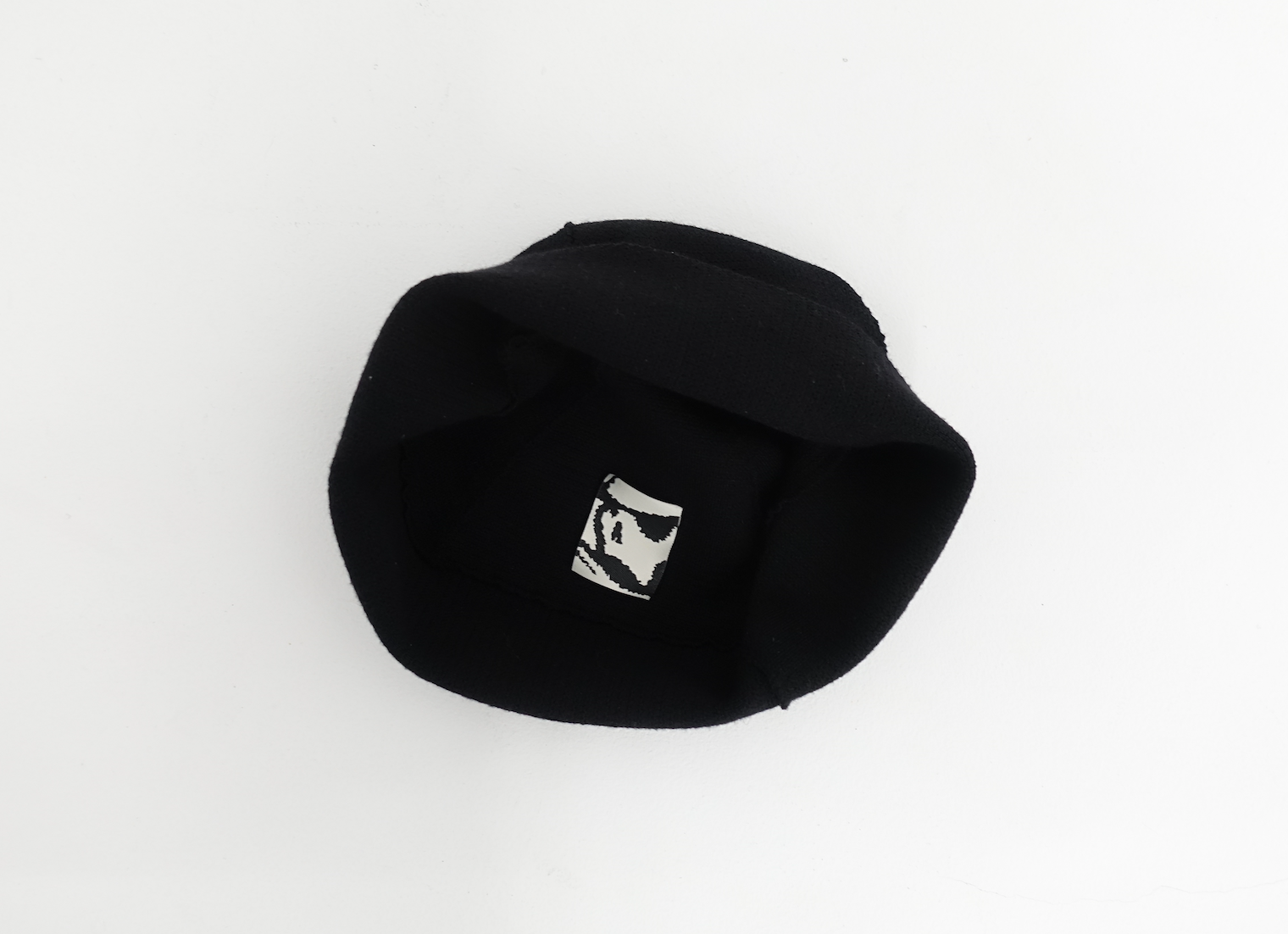 KNITTED BEANIE - BLACK